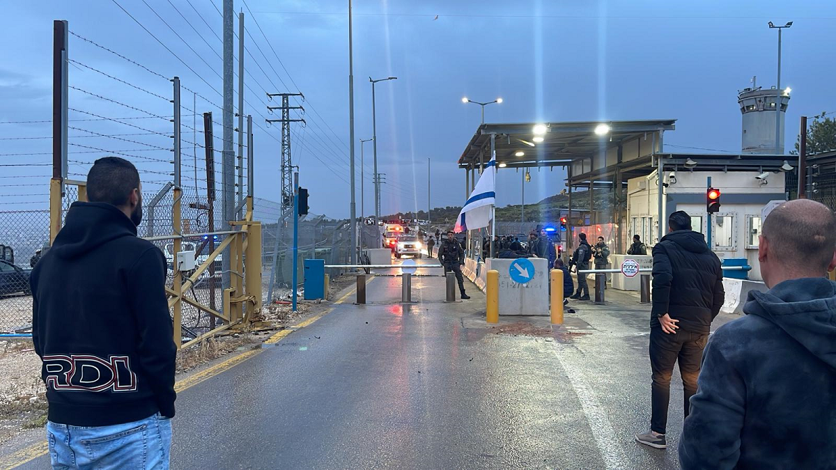 إصابة مواطن برصاص الاحتلال على حاجز بيت إكسا